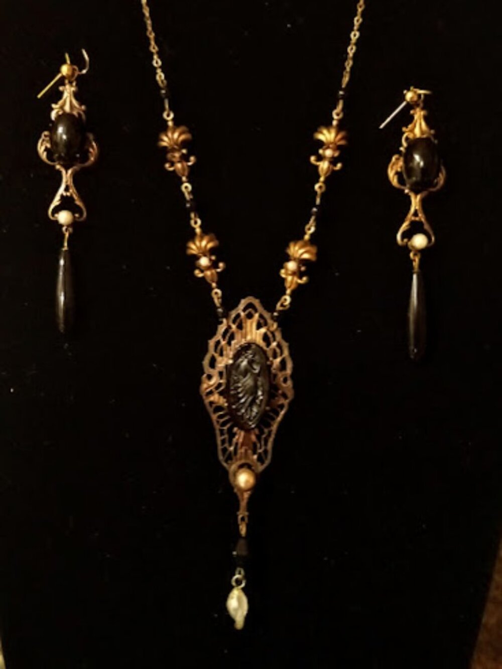 Vintage Art Deco/ Victorian reproduction Necklace and Earrings NWOT